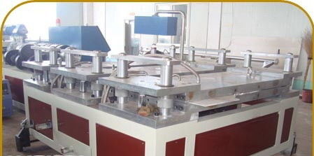 Máy đùn nhựa trục vít đôi, dây chuyền sản xuất bảng WPC